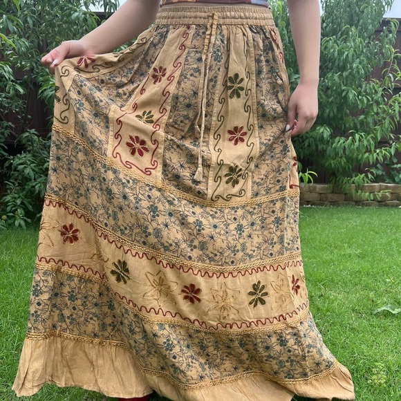 Vintage Vibe Hand Embroidery and Patchwork Floral Pattern Flowy Maxi Skirt - Picture 7 of 10
